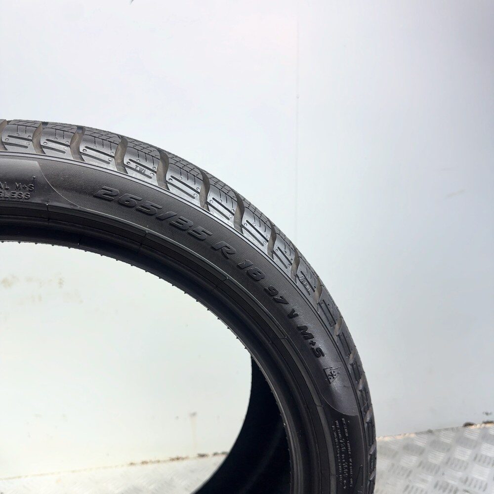 Gomme usate PIRELLI Winter Sottozero 3 265/35 R18 97V – foto 10 | Prima Gomme PIRELLI Winter Sottozero 3 265/35 R18 97V, dettaglio fotografico 10