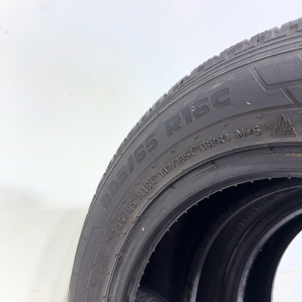 Gomme usate PIRELLI Carrier Winter 205/65 R16C 107/105T – foto 10 | Prima Gomme PIRELLI Carrier Winter 205/65 R16C 107/105T, dettaglio fotografico 10
