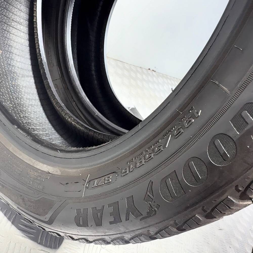 Gomme Usate 195 55 R16 87T Goodyear Ultragrip 9+ 86% Invernali | Gomme Usate | PrimaGomme.it GOODYEAR Ultragrip 9+ 195/55 R16 87T, dettaglio fotografico 10