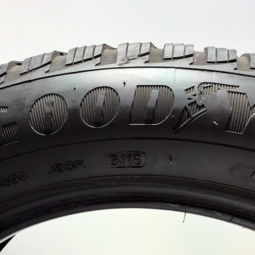 Gomme usate GOODYEAR UltraGrip 9 185/60 R15 88T – foto 10 | Prima Gomme GOODYEAR UltraGrip 9 185/60 R15 88T, dettaglio fotografico 10