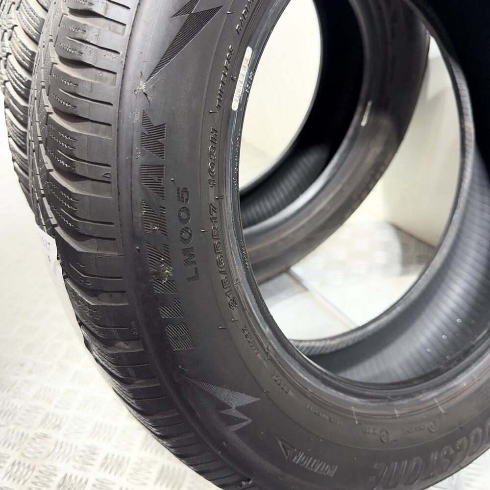 Gomme usate BRIDGESTONE Blizzak LM005 215/65 R17 103H – foto 10 | Prima Gomme BRIDGESTONE Blizzak LM005 215/65 R17 103H, dettaglio fotografico 10