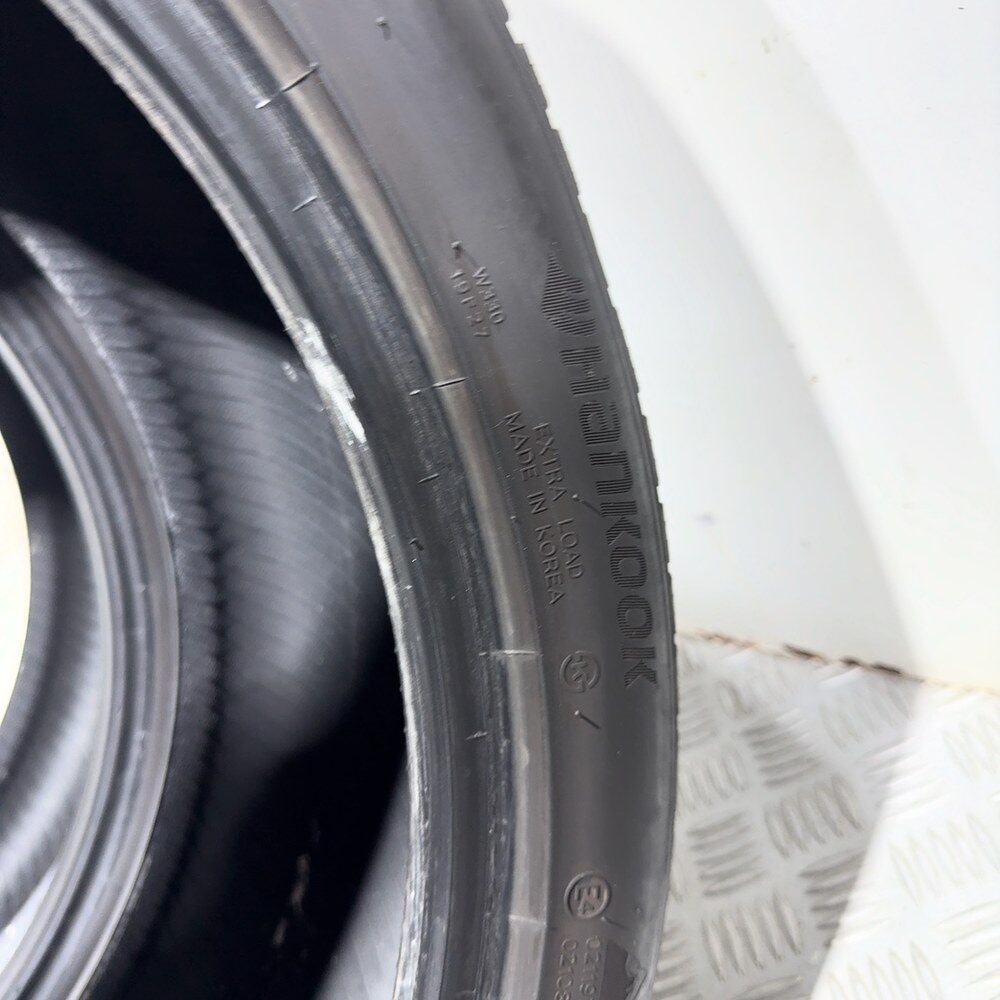Gomme Usate 255 40 R20 101W XL Hankook Winter I*Cept Evo3 80% Invernali | Gomme Usate | PrimaGomme.it HANKOOK Winter I*Cept Evo3 255/40 R20 101W: fino a 270 km/h, dettaglio fotografico 10