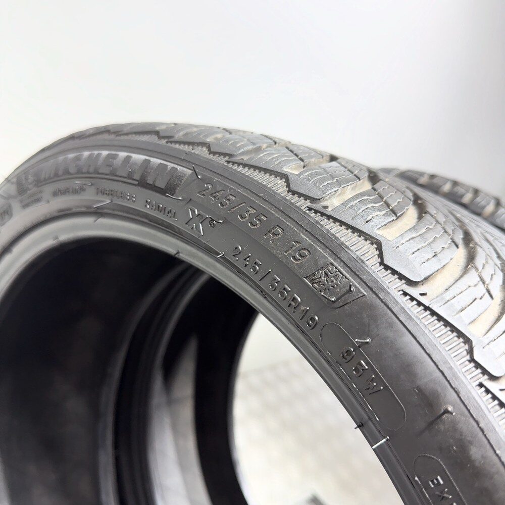 Gomme Usate 245 35 R19 93W XL Michelin Pilot Alpin 5 90% Invernali | Gomme Usate | PrimaGomme.it MICHELIN Pilot Alpin 5 245/35 R19 93W: fino a 270 km/h, dettaglio fotografico 10