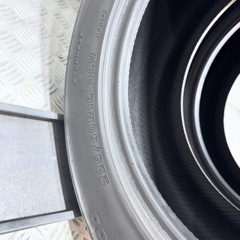 Gomme Usate 225 50 R16 96V XL Hankook Icebear W300 93% Invernali | Gomme Usate | PrimaGomme.it HANKOOK Icebear W300 225/50 R16 96V, dettaglio fotografico 10