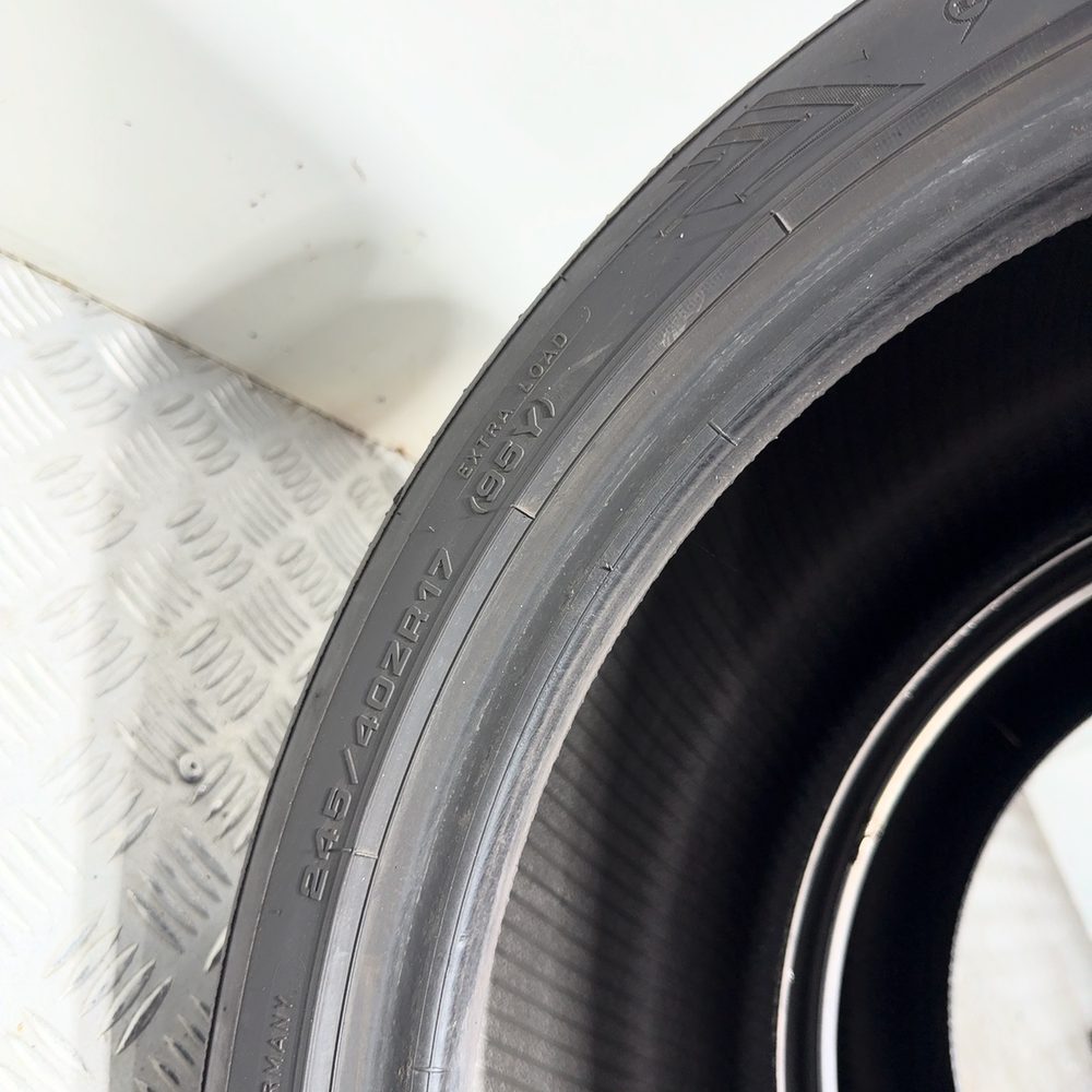 Gomme Usate 245 40 ZR17 95Y XL Dunlop Sport Maxx RT2 71% Estive | Gomme Usate | PrimaGomme.it DUNLOP SPORT MAXX RT2 245/40 ZR17 95Y: fino a 300 km/h, dettaglio fotografico 10