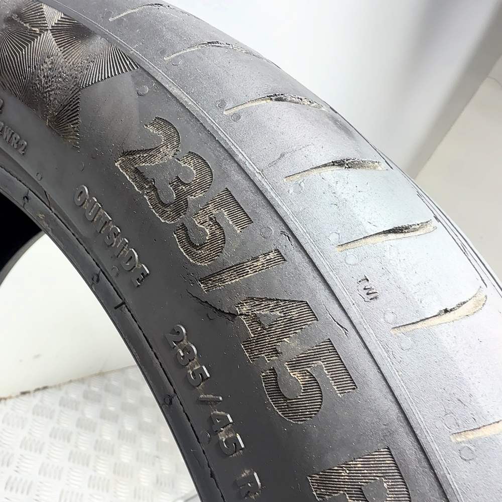 Gomma usata CONTINENTAL PremiumContact 6 235/45 R19 99V – foto 10 | Prima Gomme CONTINENTAL PremiumContact 6 235/45 R19 99V, dettaglio fotografico 10
