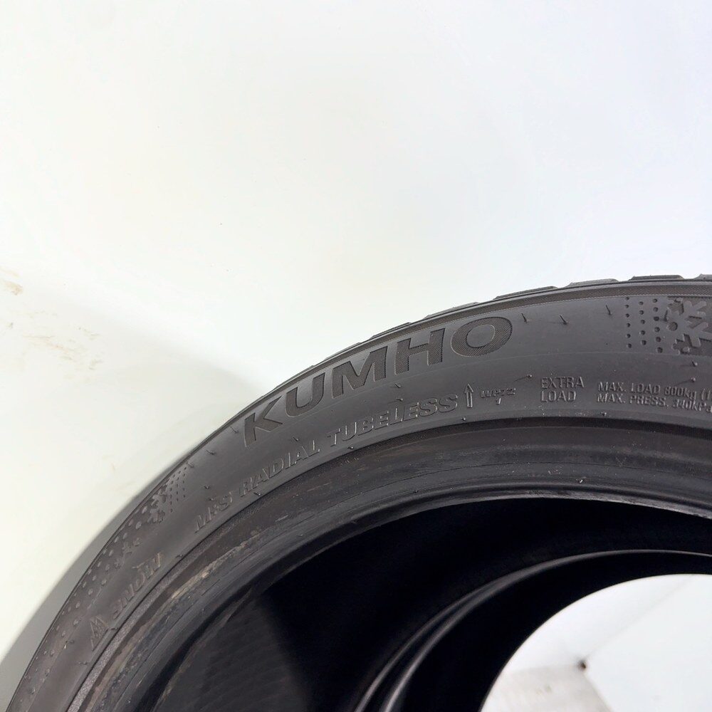 Gomme Usate 255 40 R19 100V Kumho Wintercraft WP72 Invernali | Gomme Usate | PrimaGomme.it Kumho Wintercraft WP72 255/40 R19 100V, dettaglio fotografico 11
