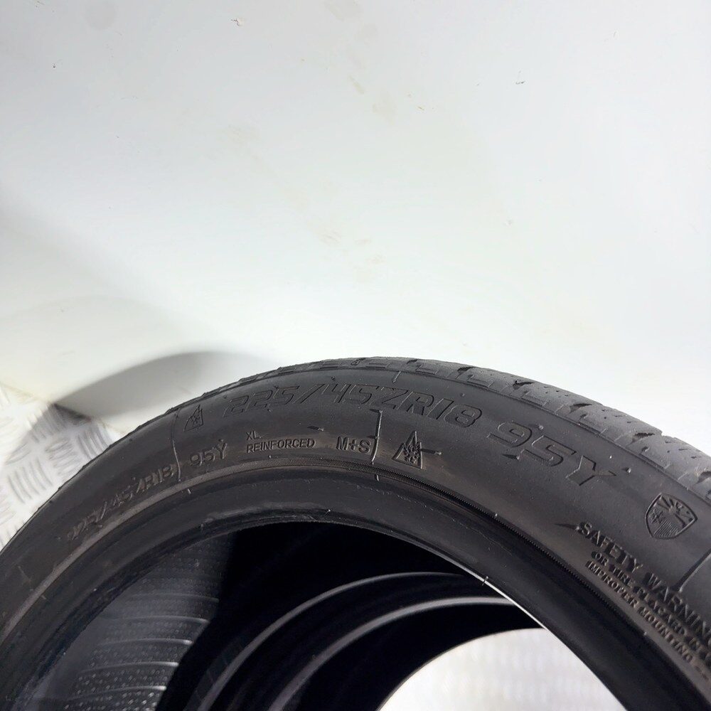 Gomme Usate 225 45 ZR18 95Y XL Nankang Cross Seasons AW-6 71% 4 Stagioni | Gomme Usate | PrimaGomme.it NANKANG Cross Seasons AW-6 225/45 ZR18 95Y: fino a 300 km/h, dettaglio fotografico 11