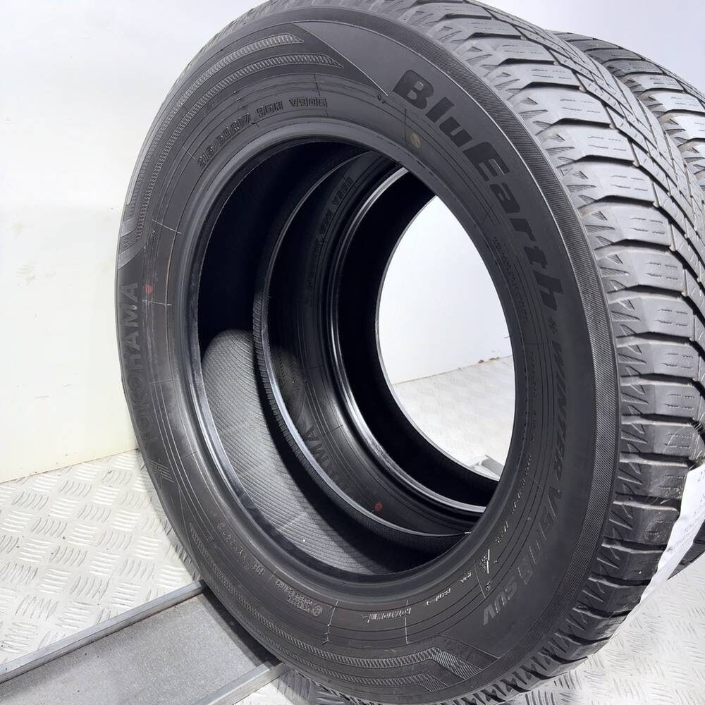 Gomme usate YOKOHAMA BluEarth Winter V906 215/60 R17 96H – foto 11 | Prima Gomme YOKOHAMA BluEarth Winter V906 215/60 R17 96H, dettaglio fotografico 11