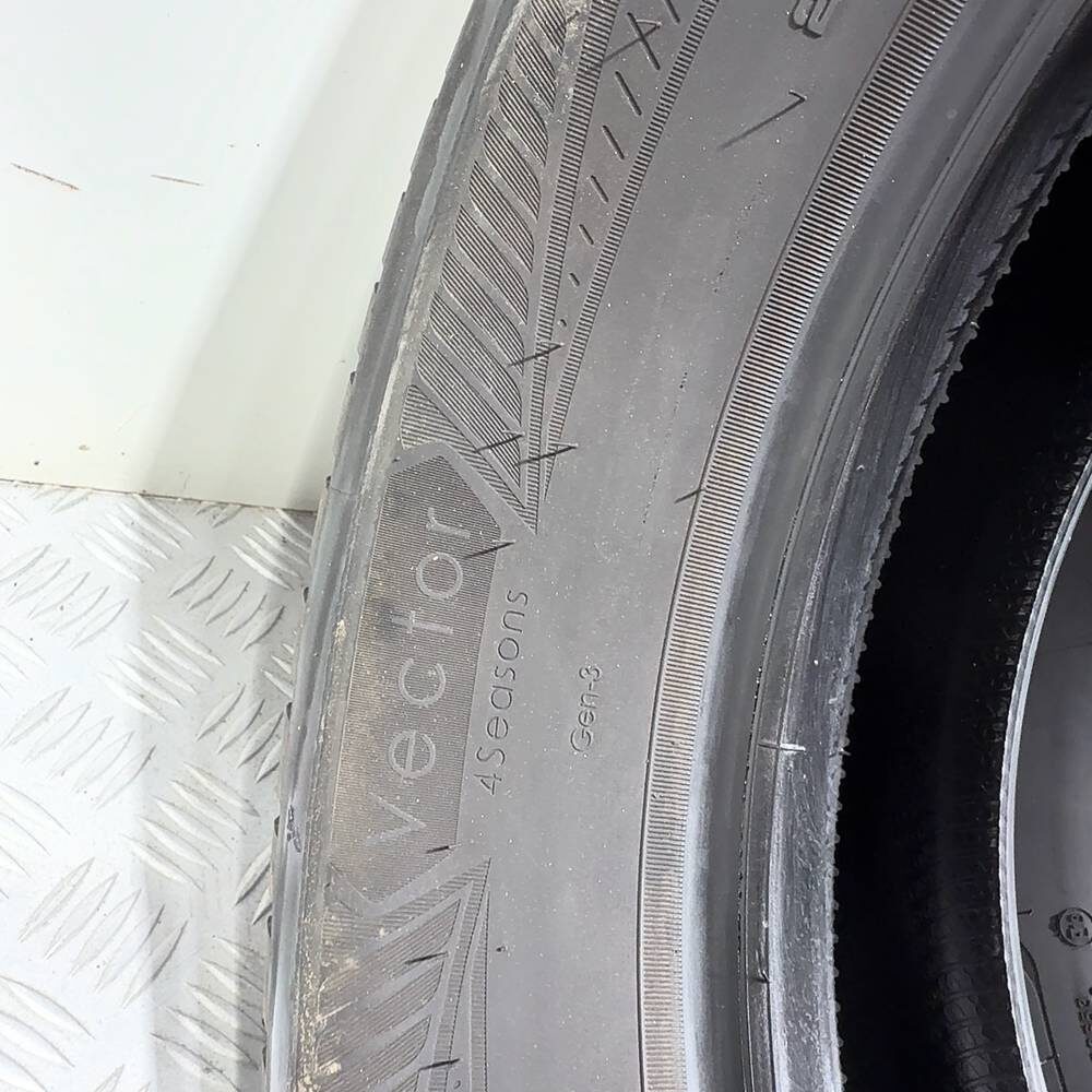 Gomme Usate 215 60 R17 100H Goodyear Vector 4Seasons 4 Stagioni | Gomme Usate | PrimaGomme.it GOODYEAR Vector 4Seasons 215/60 R17 100H, dettaglio fotografico 11