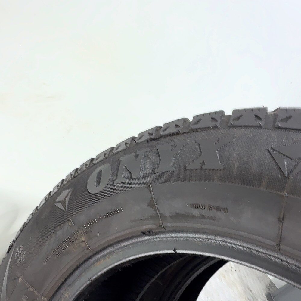 Gomme Usate 215 60 R16 99H XL Onyx NY-W702 79% Invernali | Gomme Usate | PrimaGomme.it Onyx NY-W702 215/60 R16 99H, dettaglio fotografico 11