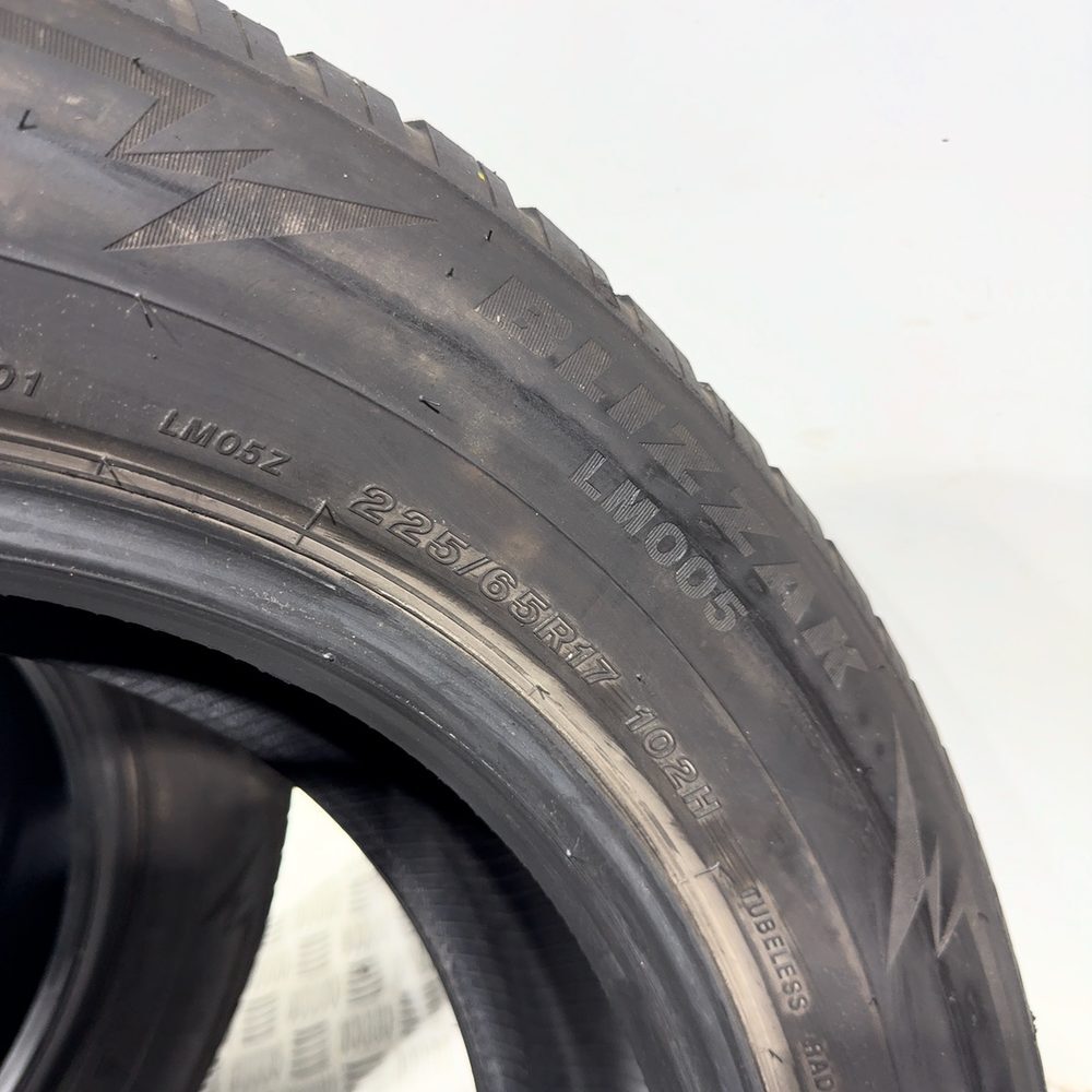 Gomme Usate 225 65 R17 102H Bridgestone Blizzak LM005 Invernali | Gomme Usate | PrimaGomme.it BRIDGESTONE Blizzak LM005 225/65 R17 102H, dettaglio fotografico 11