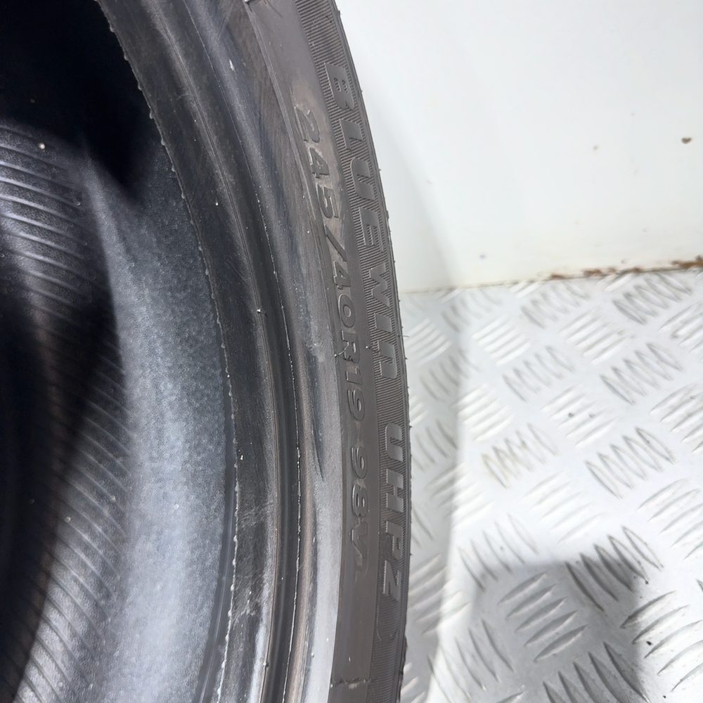 Gomme Usate 245 40 R19 98V XL Superia Bluewin Uhp2 Invernali | Gomme Usate | PrimaGomme.it Superia Bluewin Uhp2 245/40 R19 98V, dettaglio fotografico 11