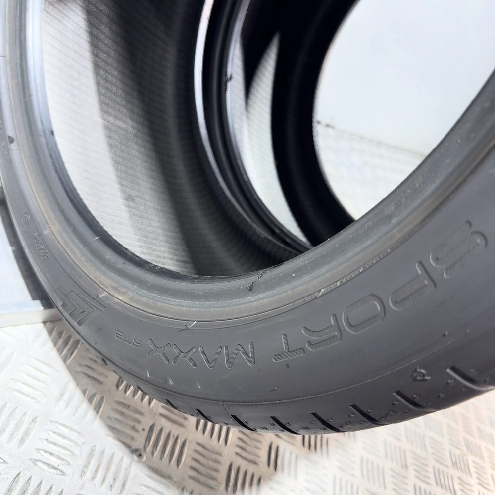 Gomme Usate 245 40 ZR17 95Y XL Dunlop Sport Maxx RT2 71% Estive | Gomme Usate | PrimaGomme.it DUNLOP SPORT MAXX RT2 245/40 ZR17 95Y: fino a 300 km/h, dettaglio fotografico 11