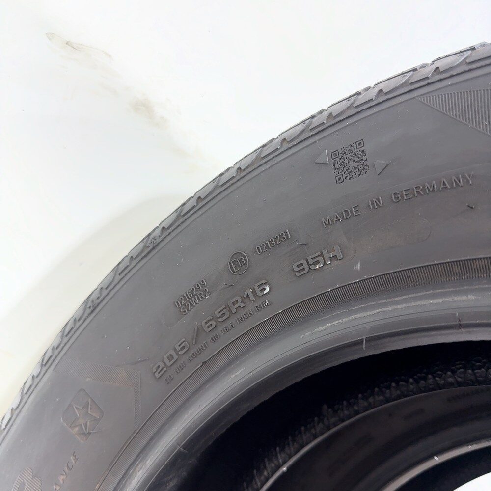 Gomme Usate 205 65 R16 95H Goodyear Ultragrip 8 Performance 76% Invernali | Gomme Usate | PrimaGomme.it GOODYEAR Ultragrip 8 Performance 205/65 R16 95H, dettaglio fotografico 12