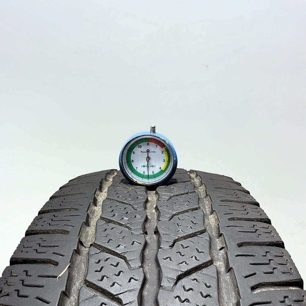Gomma usata CONTINENTAL VanContact Winter 215/70 R15C 109/107R – foto 02 | Prima Gomme CONTINENTAL VanContact Winter 215/70 R15C 109/107R, dettaglio fotografico 2