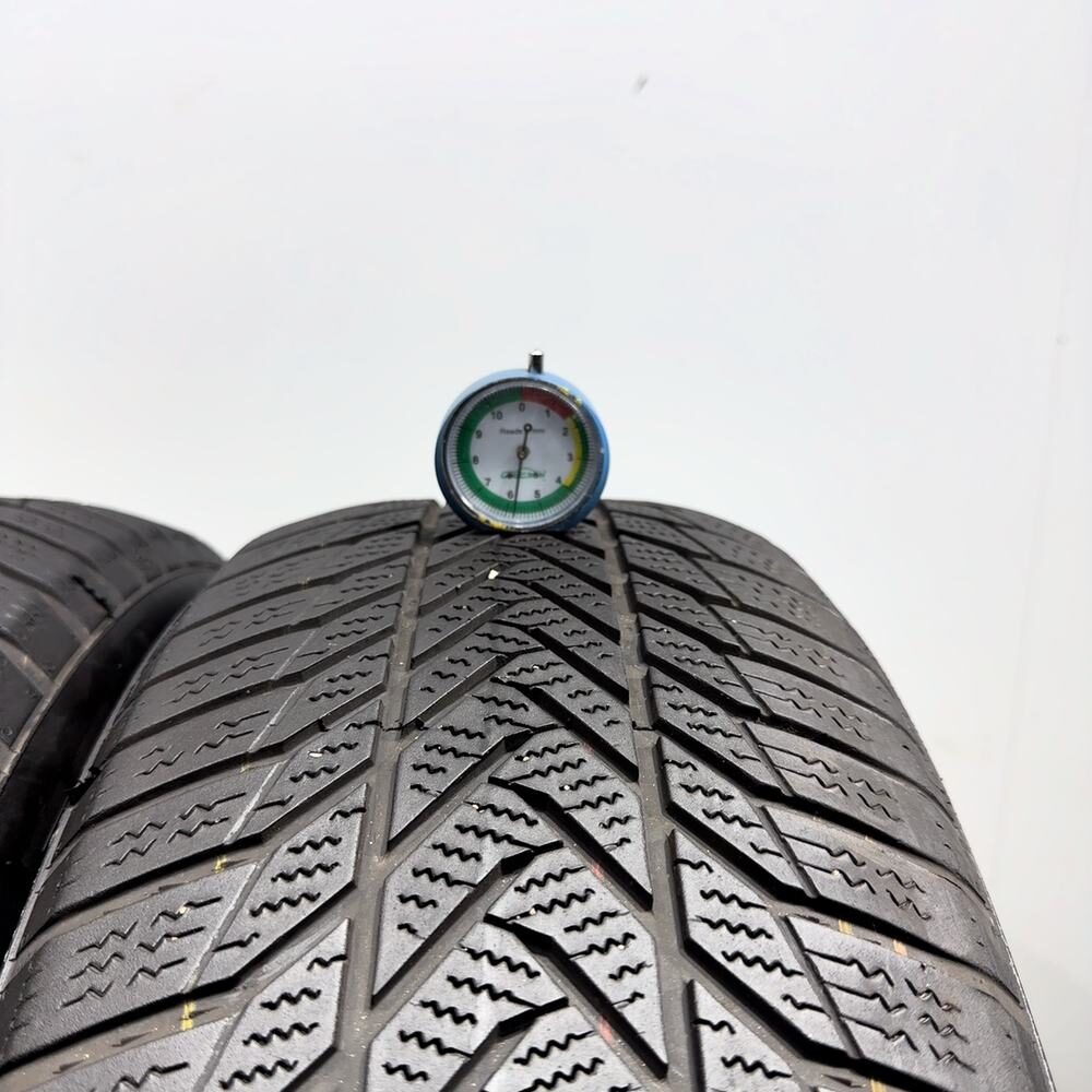 Gomme usate ESA+ TECAR Supergrip Pro 215/55 R17 98V – foto 02 | Prima Gomme ESA+ TECAR Supergrip Pro 215/55 R17 98V, dettaglio fotografico 2