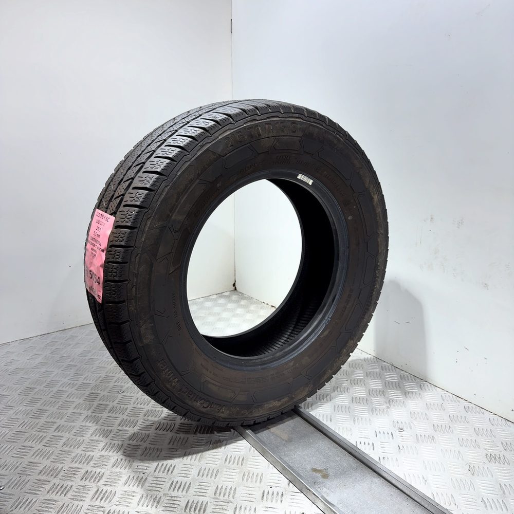 Gomma usata CONTINENTAL VanContact Winter 215/70 R15C 109/107R – foto 04 | Prima Gomme CONTINENTAL VanContact Winter 215/70 R15C 109/107R, dettaglio fotografico 4