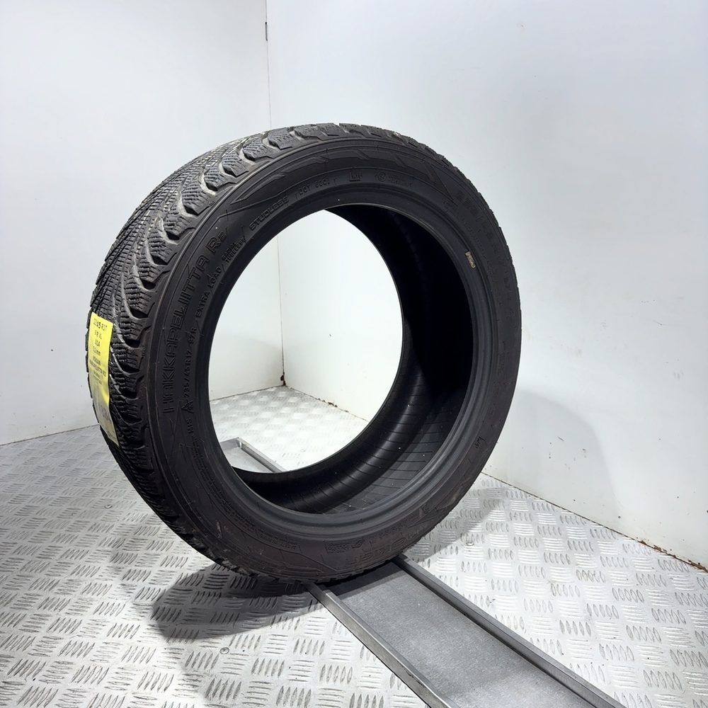 Gomma Usata 235 45 R17 97R XL Nokian Hakkapeliitta R2 74% Invernale | Gomme Usate | PrimaGomme.it NOKIAN Hakkapeliitta R2 235/45 R17 97R, dettaglio fotografico 4