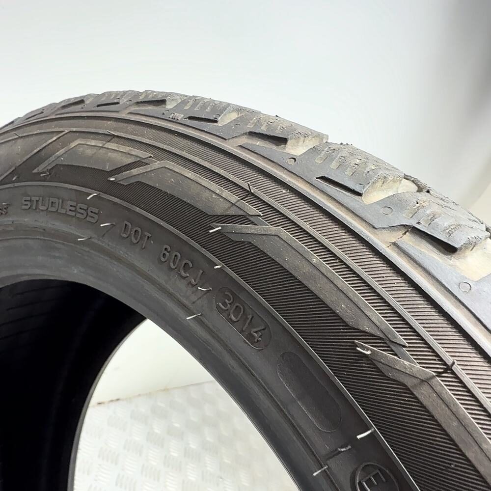 Gomma Usata 235 45 R17 97R XL Nokian Hakkapeliitta R2 74% Invernale | Gomme Usate | PrimaGomme.it NOKIAN Hakkapeliitta R2 235/45 R17 97R, dettaglio fotografico 6