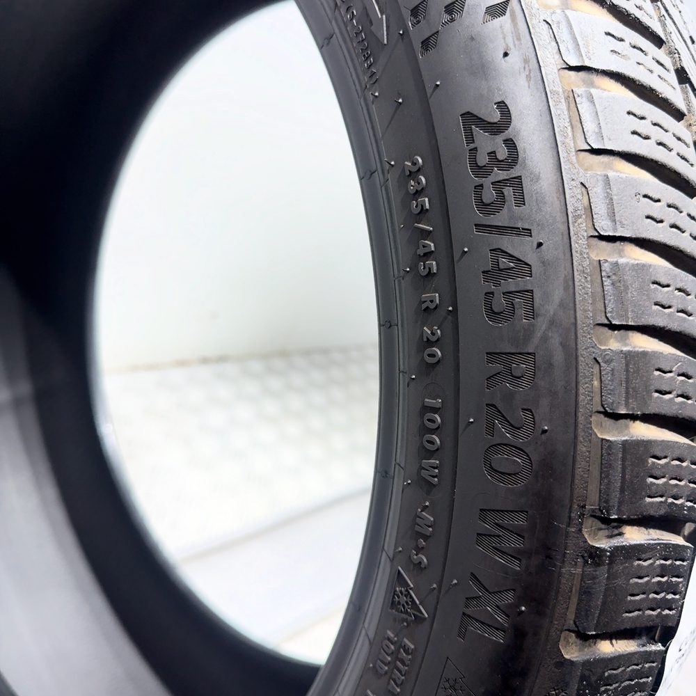 Gomma usata CONTINENTAL WinterContact TS870P 235/45 R20 100W: fino a 270 km/h – foto 06 | Prima Gomme CONTINENTAL WinterContact TS870P 235/45 R20 100W: fino a 270 km/h, dettaglio fotografico 6