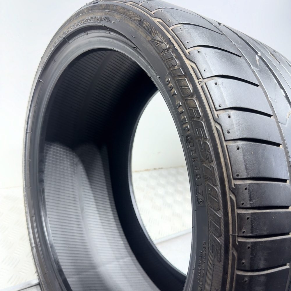 Gomma usata BRIDGESTONE POTENZA RE050A 305/30 ZR19 102Y: fino a 300 km/h – foto 06 | Prima Gomme BRIDGESTONE POTENZA RE050A 305/30 ZR19 102Y: fino a 300 km/h, dettaglio fotografico 6
