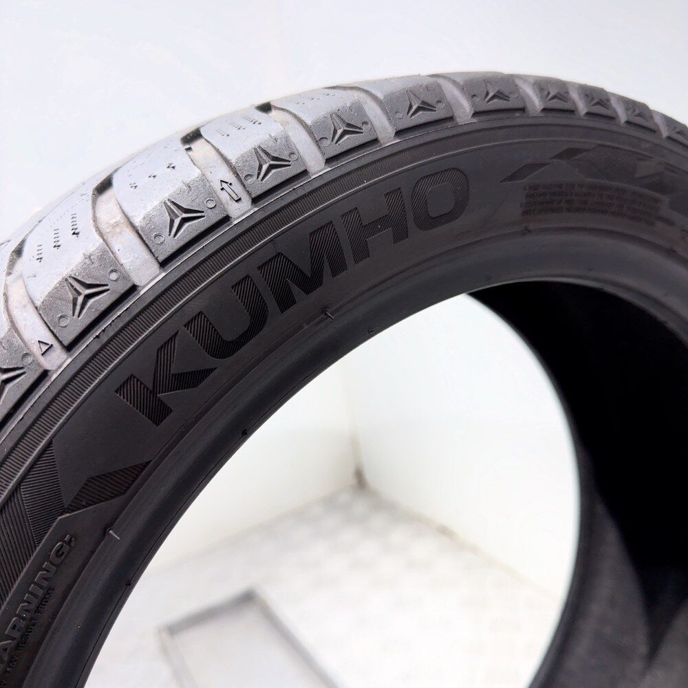 Gomma usata Kumho Wintercraft WP52 195/45 R16 84H – foto 07 | Prima Gomme Kumho Wintercraft WP52 195/45 R16 84H, dettaglio fotografico 7