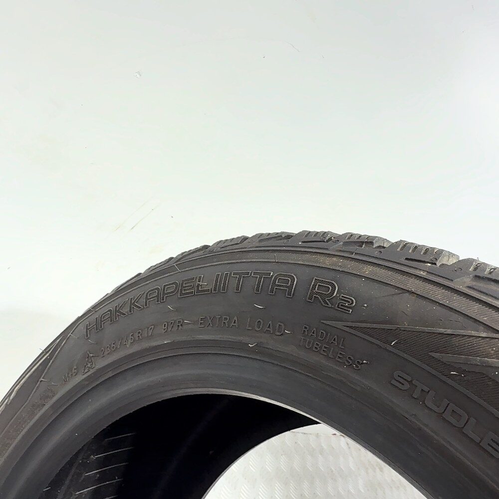 Gomma Usata 235 45 R17 97R XL Nokian Hakkapeliitta R2 74% Invernale | Gomme Usate | PrimaGomme.it NOKIAN Hakkapeliitta R2 235/45 R17 97R, dettaglio fotografico 7