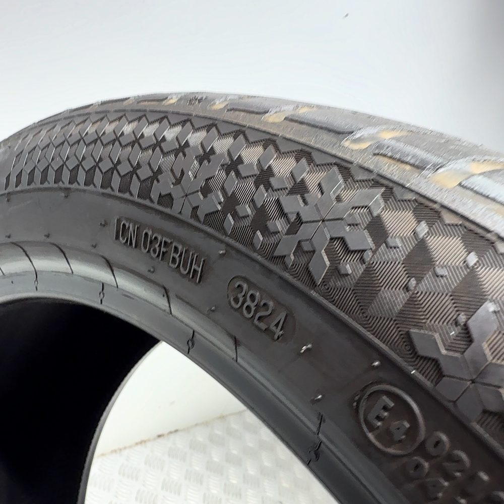Gomma usata CONTINENTAL WinterContact TS870P 235/45 R20 100W: fino a 270 km/h – foto 07 | Prima Gomme CONTINENTAL WinterContact TS870P 235/45 R20 100W: fino a 270 km/h, dettaglio fotografico 7