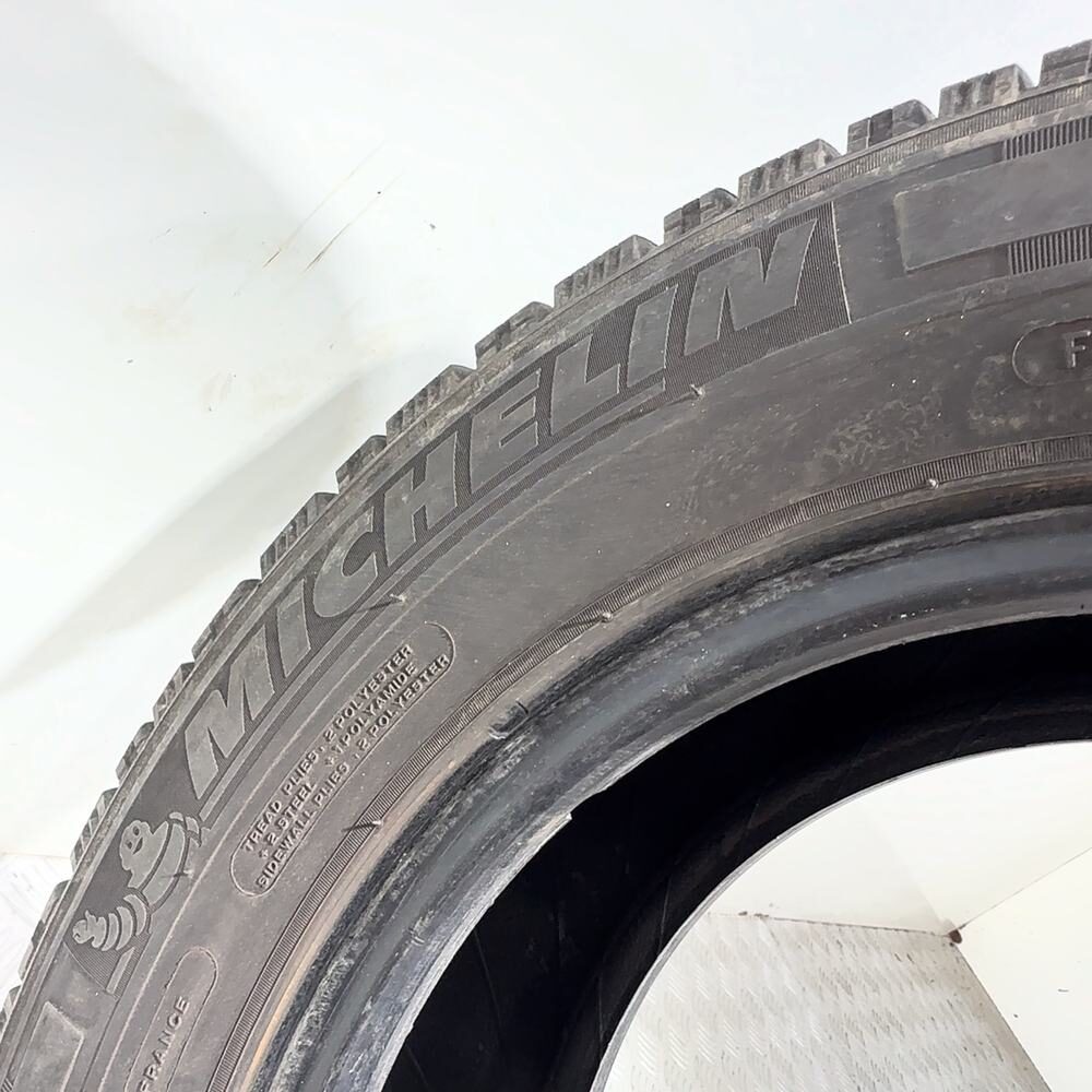 Gomma usata MICHELIN Agilis Alpin 215/70 R15C 109/107R – foto 07 | Prima Gomme MICHELIN Agilis Alpin 215/70 R15C 109/107R, dettaglio fotografico 7