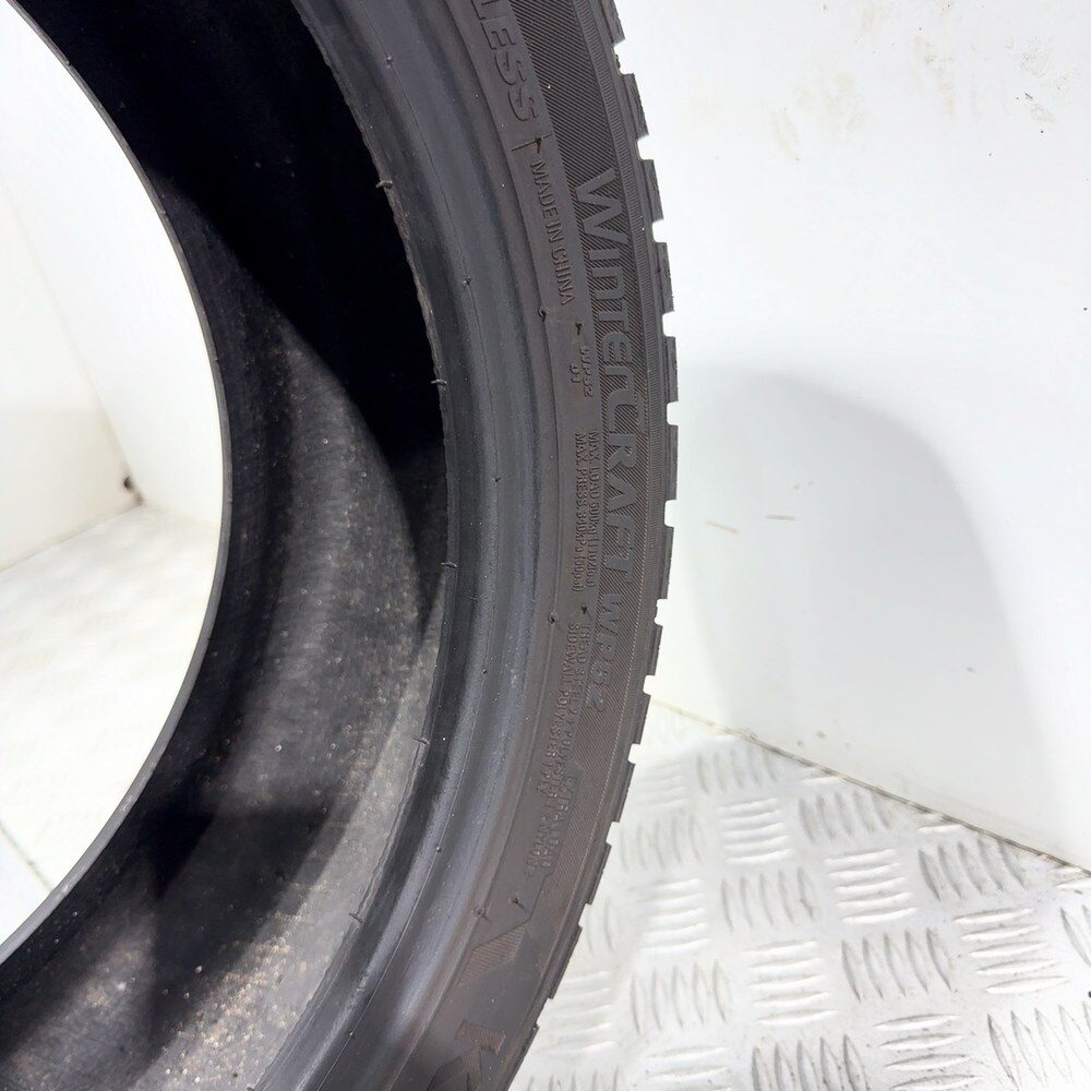 Gomma usata Kumho Wintercraft WP52 195/45 R16 84H – foto 08 | Prima Gomme Kumho Wintercraft WP52 195/45 R16 84H, dettaglio fotografico 8