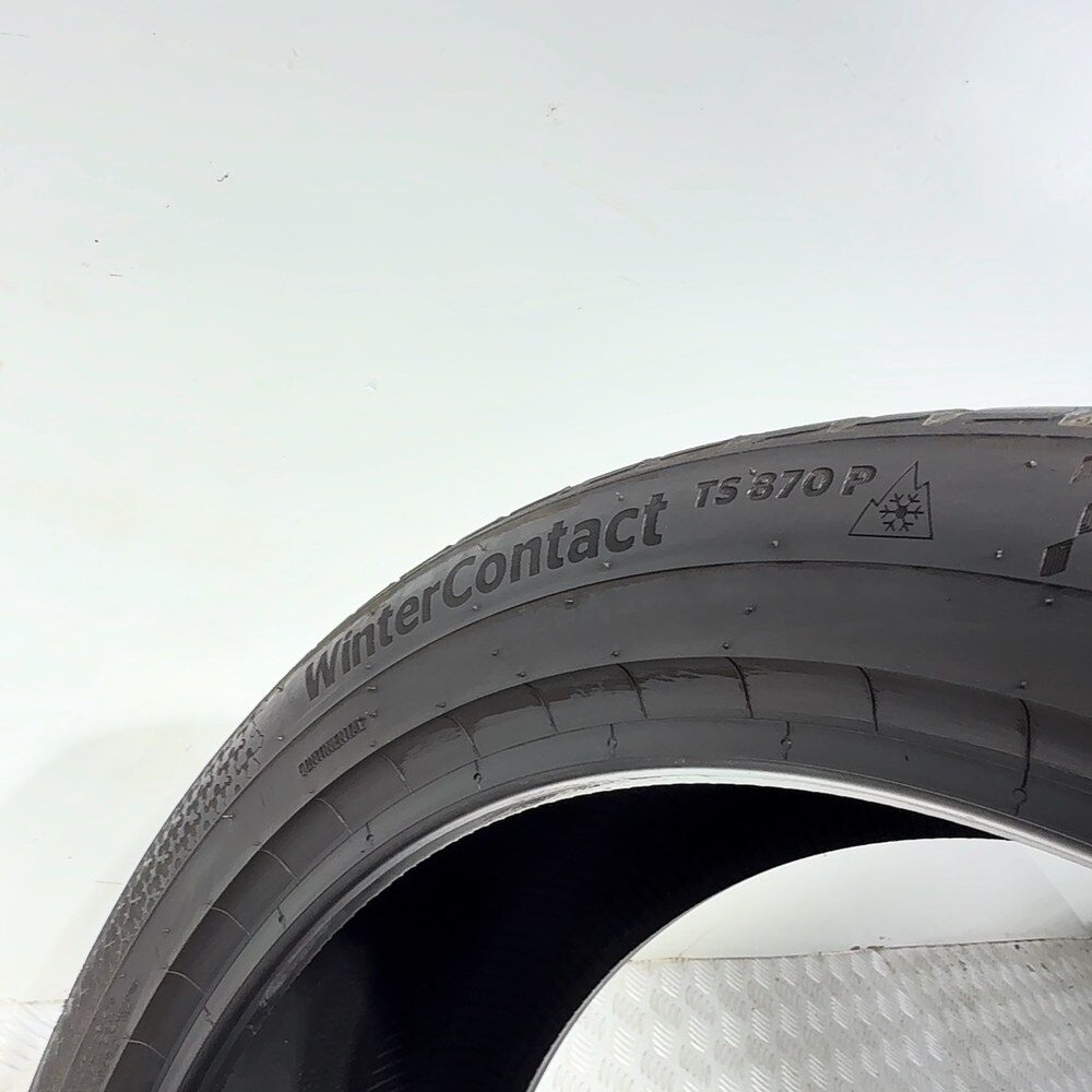 Gomma usata CONTINENTAL WinterContact TS870P 235/45 R20 100W: fino a 270 km/h – foto 08 | Prima Gomme CONTINENTAL WinterContact TS870P 235/45 R20 100W: fino a 270 km/h, dettaglio fotografico 8