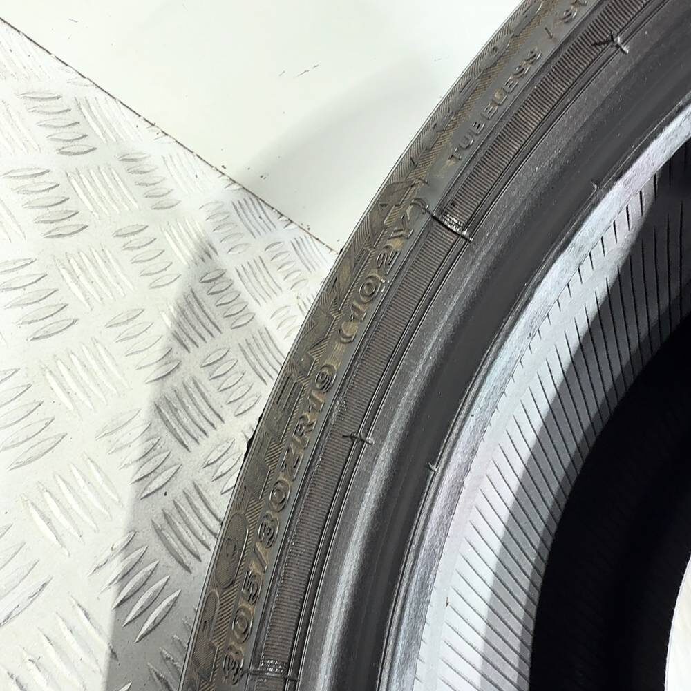 Gomma usata BRIDGESTONE POTENZA RE050A 305/30 ZR19 102Y: fino a 300 km/h – foto 08 | Prima Gomme BRIDGESTONE POTENZA RE050A 305/30 ZR19 102Y: fino a 300 km/h, dettaglio fotografico 8