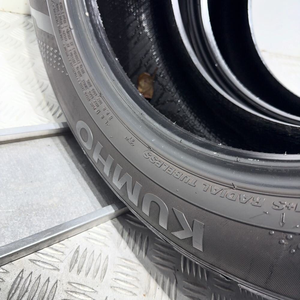 Gomme usate Kumho Winter Portran CW51 225/55 R17C 109/107T – foto 09 | Prima Gomme Kumho Winter Portran CW51 225/55 R17C 109/107T, dettaglio fotografico 9