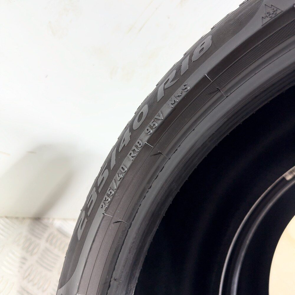 Gomme usate PIRELLI Winter Sottozero 3 235/40 R18 95V – foto 09 | Prima Gomme PIRELLI Winter Sottozero 3 235/40 R18 95V, dettaglio fotografico 9