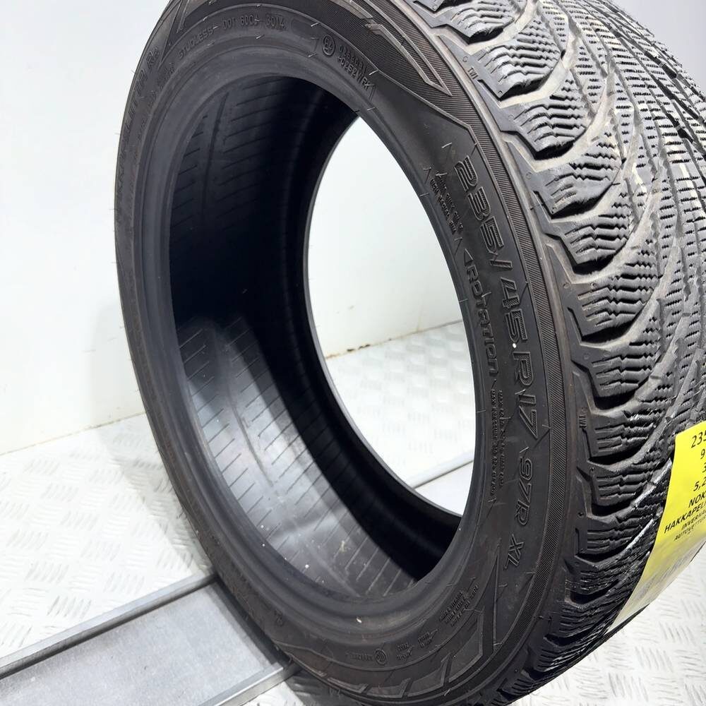 Gomma Usata 235 45 R17 97R XL Nokian Hakkapeliitta R2 74% Invernale | Gomme Usate | PrimaGomme.it NOKIAN Hakkapeliitta R2 235/45 R17 97R, dettaglio fotografico 9