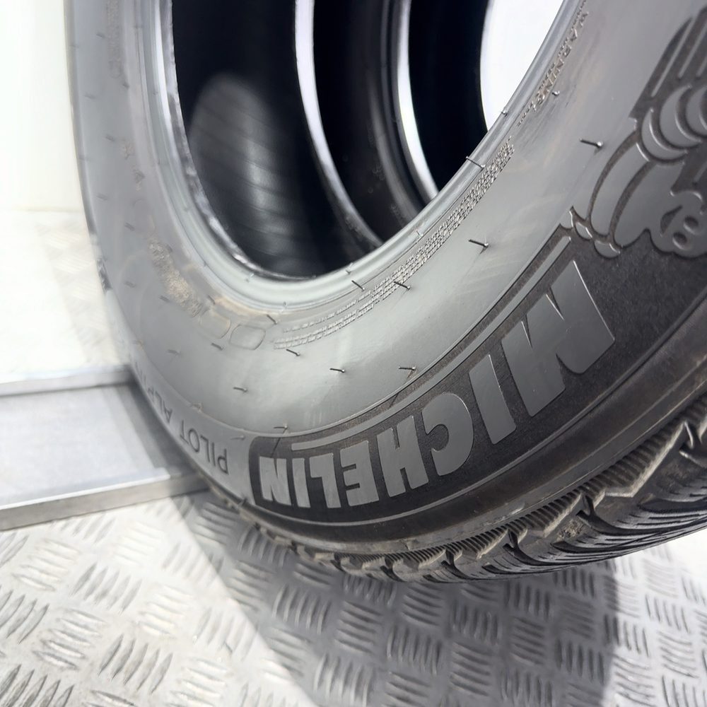 Gomme usate MICHELIN Pilot Alpin 5 SUV 255/70 R18 116V – foto 09 | Prima Gomme MICHELIN Pilot Alpin 5 SUV 255/70 R18 116V, dettaglio fotografico 9