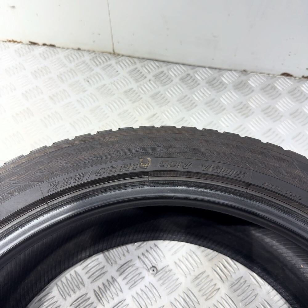 Gomme usate YOKOHAMA BluEarth Winter V905 235/45 R19 99V – foto 09 | Prima Gomme YOKOHAMA BluEarth Winter V905 235/45 R19 99V, dettaglio fotografico 9