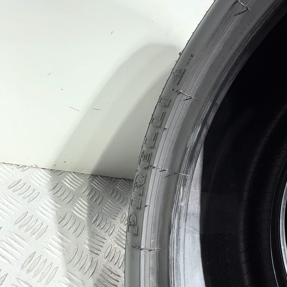 Gomme usate PIRELLI Sottozero Winter 270 Seri II 245/35 R20 95W: fino a 270 km/h – foto 10 | Prima Gomme PIRELLI Sottozero Winter 270 Seri II 245/35 R20 95W: fino a 270 km/h, dettaglio fotografico 10