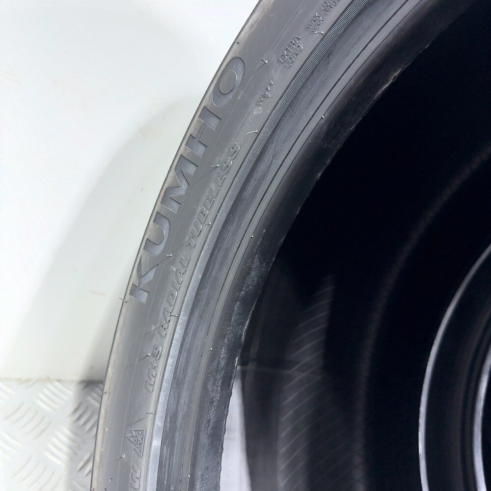 Gomme usate Kumho Wintercraft WS71 295/40 R20 110V – foto 10 | Prima Gomme Kumho Wintercraft WS71 295/40 R20 110V, dettaglio fotografico 10
