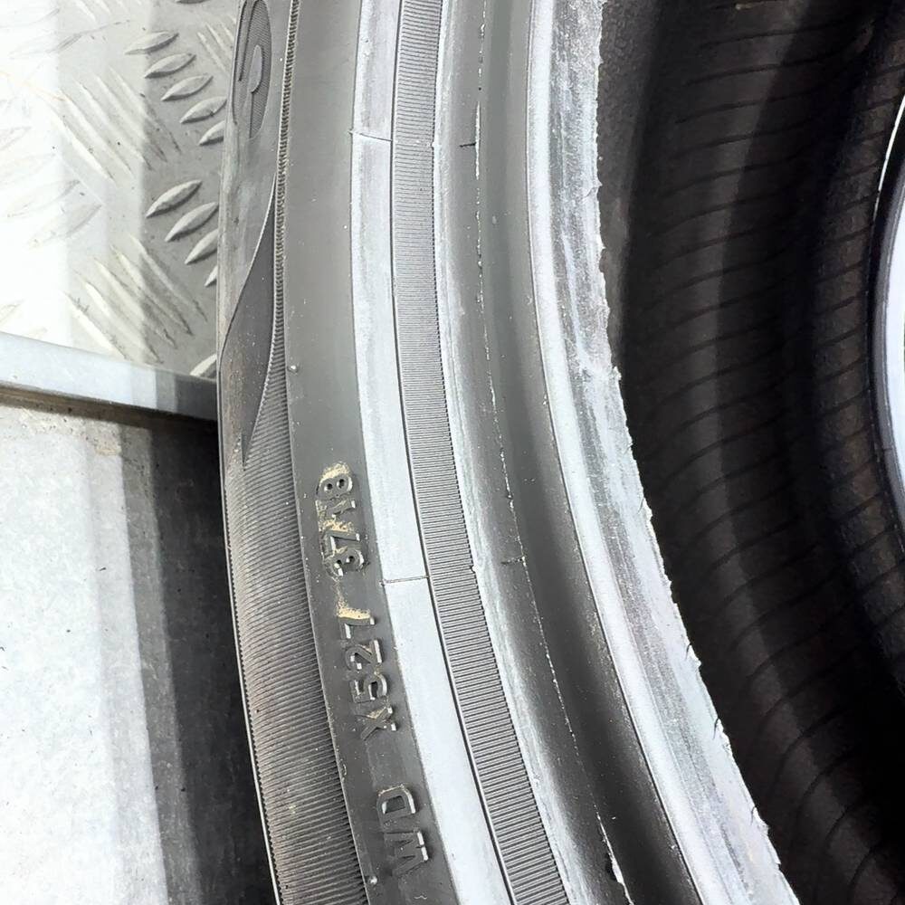 Gomme usate PIRELLI Scorpion Winter 265/40 R22 106W: fino a 270 km/h – foto 10 | Prima Gomme PIRELLI Scorpion Winter 265/40 R22 106W: fino a 270 km/h, dettaglio fotografico 10
