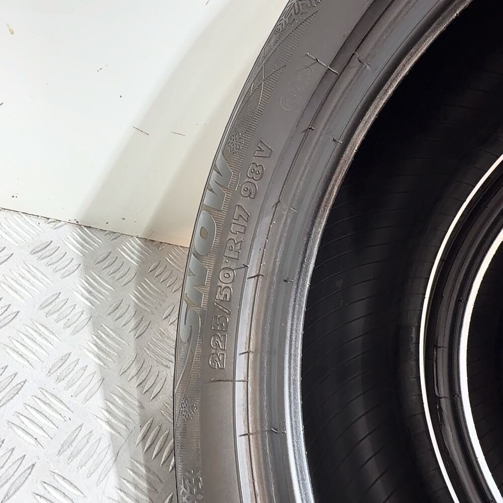 Gomme usate SEBRING Snow 225/50 R17 98V – foto 10 | Prima Gomme SEBRING Snow 225/50 R17 98V, dettaglio fotografico 10