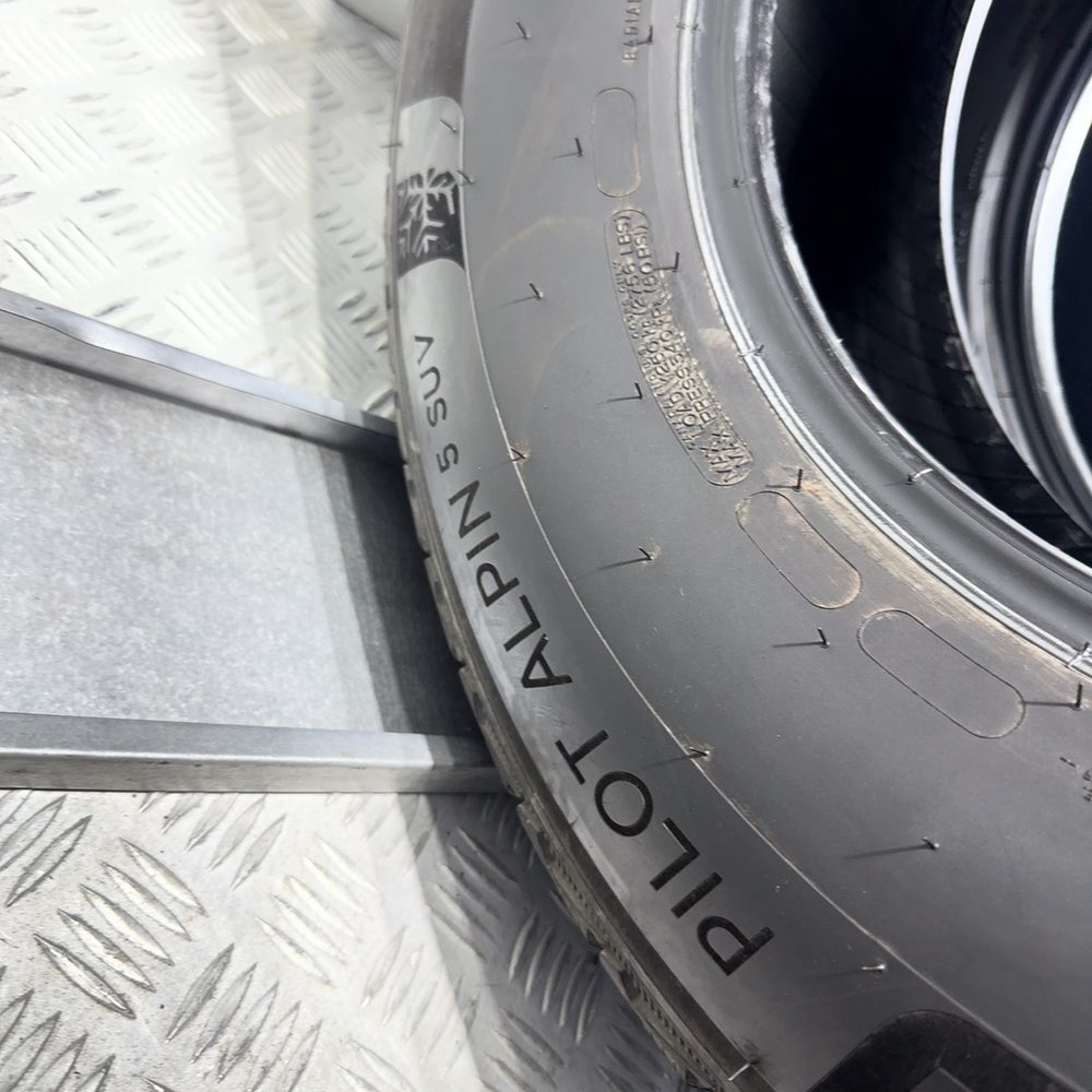 Gomme usate MICHELIN Pilot Alpin 5 SUV 255/70 R18 116V – foto 10 | Prima Gomme MICHELIN Pilot Alpin 5 SUV 255/70 R18 116V, dettaglio fotografico 10