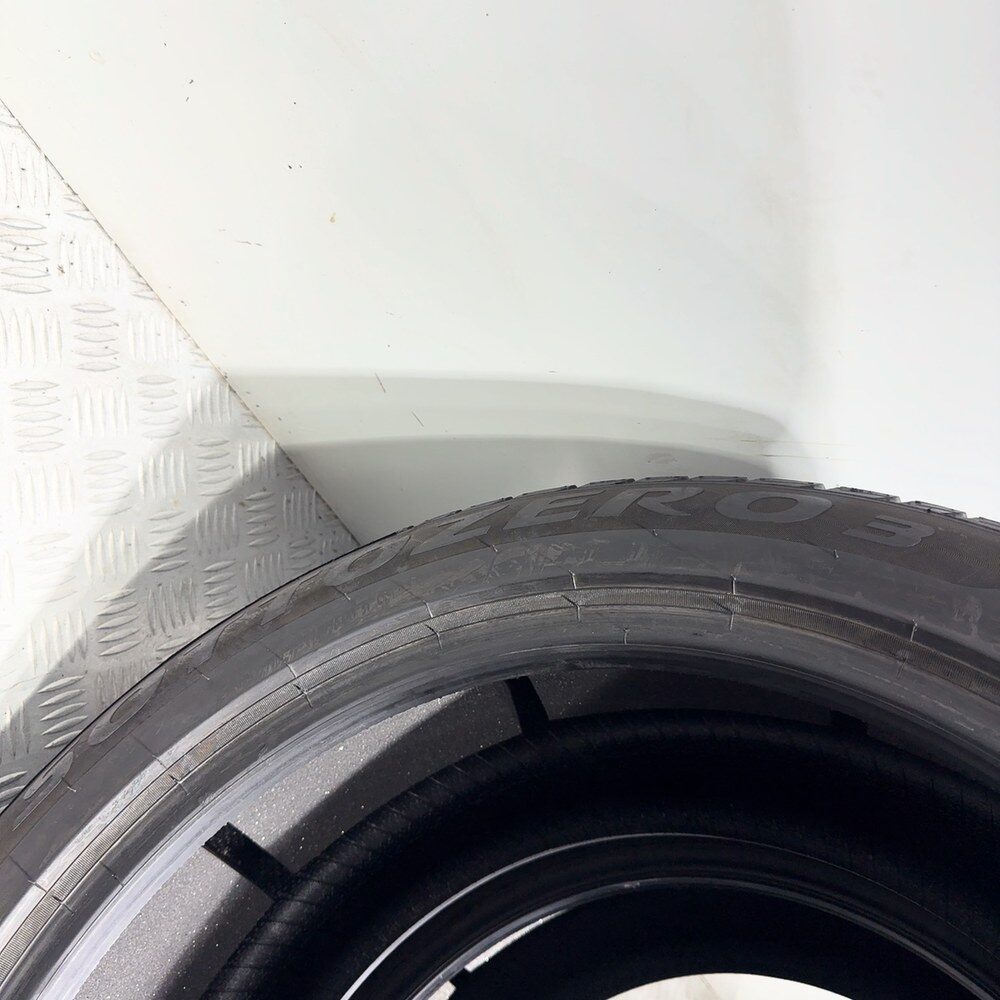 Gomme usate PIRELLI Winter Sottozero 3 255/45 R19 104W: fino a 270 km/h – foto 10 | Prima Gomme PIRELLI Winter Sottozero 3 255/45 R19 104W: fino a 270 km/h, dettaglio fotografico 10