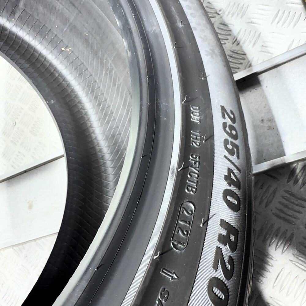Gomme usate Kumho Wintercraft WS71 295/40 R20 110V – foto 11 | Prima Gomme Kumho Wintercraft WS71 295/40 R20 110V, dettaglio fotografico 11