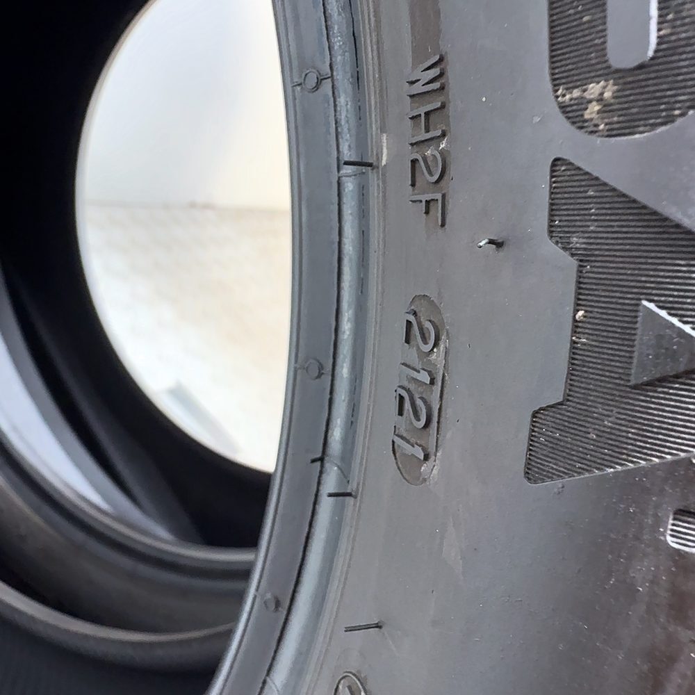 Gomme usate ESA TECAR Supergrip Pro 215/55 R17 98V – foto 11 | Prima Gomme ESA TECAR Supergrip Pro 215/55 R17 98V, dettaglio fotografico 11