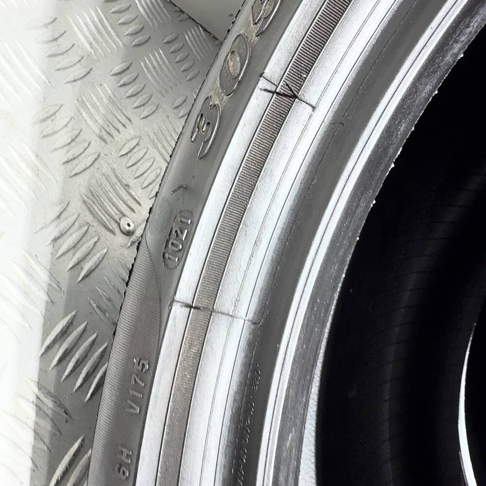 Gomme usate PIRELLI P ZERO 305/30 ZR20 103Y: fino a 300 km/h – foto 11 | Prima Gomme PIRELLI P ZERO 305/30 ZR20 103Y: fino a 300 km/h, dettaglio fotografico 11