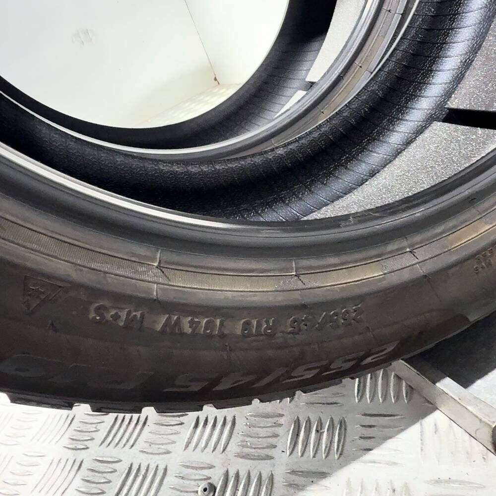 Gomme usate PIRELLI Sottozero 3 255/45 R19 104W: fino a 270 km/h – foto 11 | Prima Gomme PIRELLI Sottozero 3 255/45 R19 104W: fino a 270 km/h, dettaglio fotografico 11