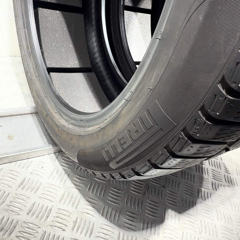 Gomme usate PIRELLI Winter Sottozero 3 255/45 R19 104W: fino a 270 km/h – foto 11 | Prima Gomme PIRELLI Winter Sottozero 3 255/45 R19 104W: fino a 270 km/h, dettaglio fotografico 11